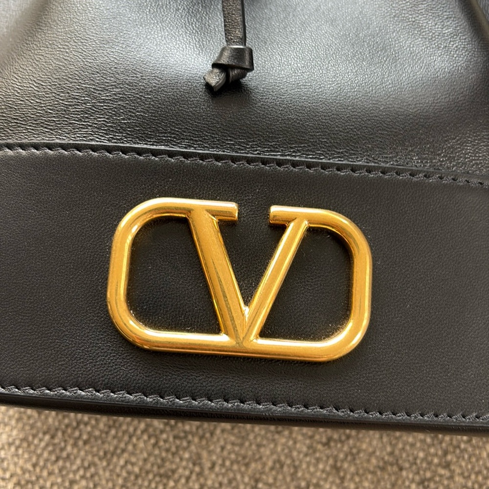*SALE* Valentino AUTH MINI BUCKET BAG IN NAPPA WITH VLOGO SIGNATURE CHAIN EUC - Picture 4 of 16